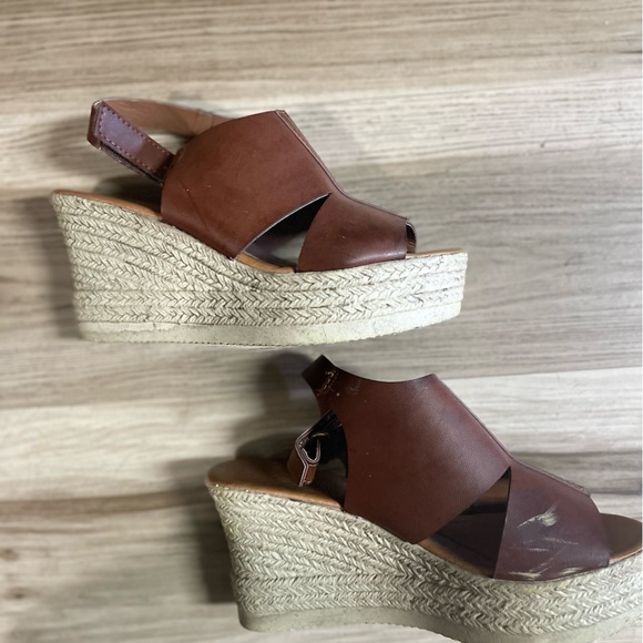 These are a lovely pair of new wedges by Anna. - Picture 2 of 5